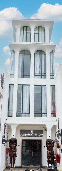 写真にはバレーリー市にあるNarrow Gauge Hotelが写っています。