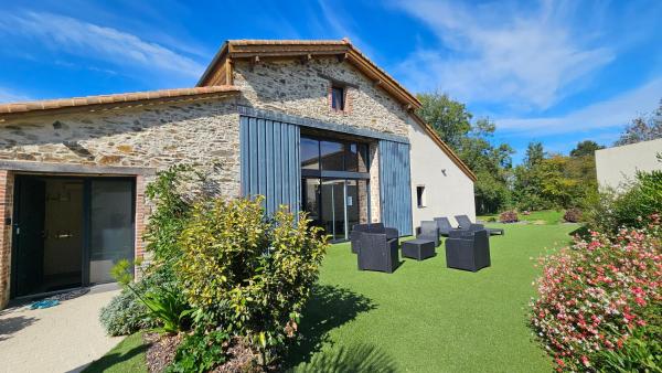 A la foto es mostra l'objecte Le Petit Loup grande maison de charme en campagne situat a la ciutat de LʼOie.