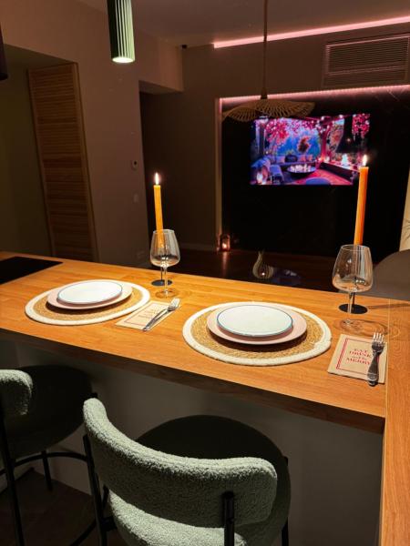 Na zdjęciu widoczny jest obiekt Luxury Stay in One Cotroceni Park położony w mieście Bukareszt.
