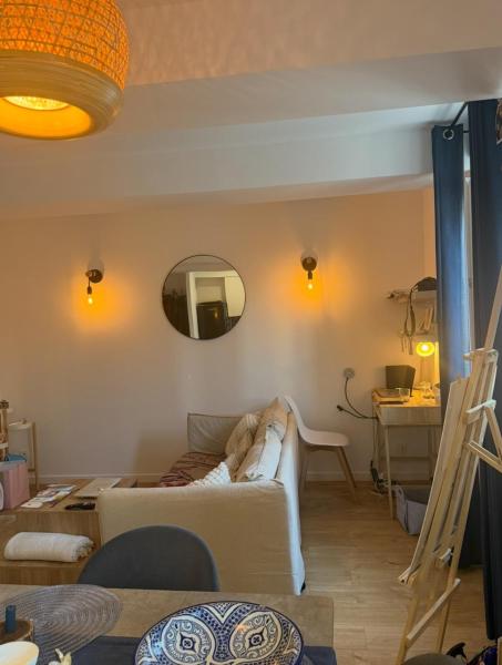 A la foto es mostra l'objecte Stylish Modern Flat situat a la ciutat de Marsella.