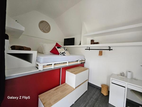 A la foto es mostra l'objecte La Nichée, maison Cosy situat a la ciutat de Warmeriville.
