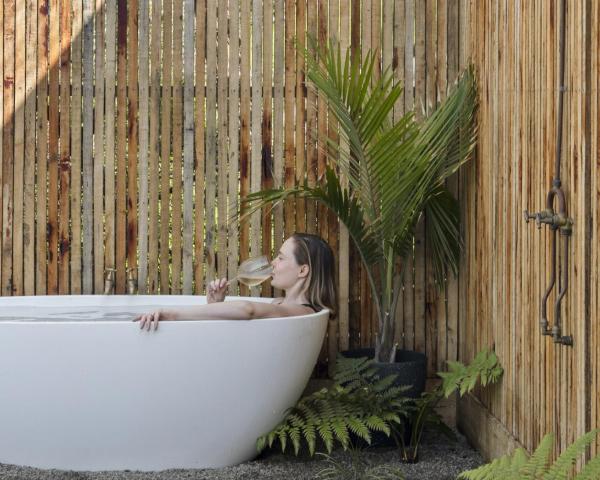 A la foto es mostra l'objecte Hot Tub & FIRE PIT! - Your Serene Coastal Getaway situat a la ciutat de Rye.