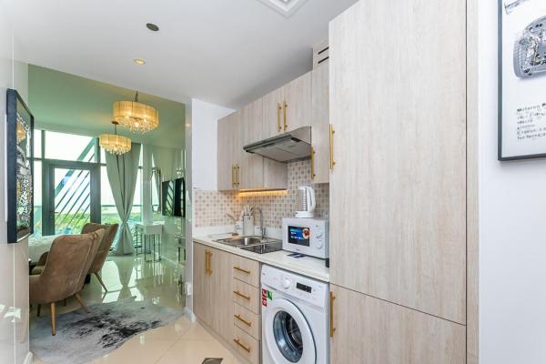A la foto es mostra l'objecte Full Sea View, Luxury studio with Beach & Pool situat a la ciutat de Dubai.