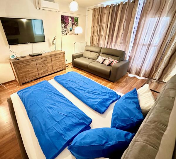 Zdjęcie 3: Unique main square apartment - AC - Balcony - Coffee Machine - Washer - Kitchen- Parking available Free public or Paid Private for 20 euro per stay Please read our emails