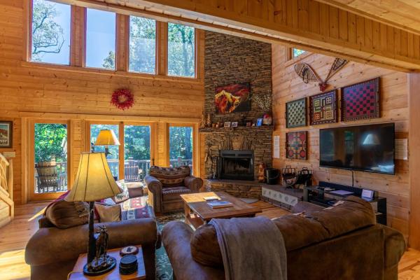 Op de foto is het object Acorn Lodge te zien, gelegen in de stad Seven Devils.