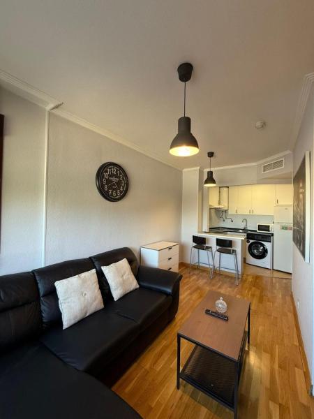 A la foto es mostra l'objecte Enjoy the sun and pool in this fabulous apartment situat a la ciutat de Vallecas.