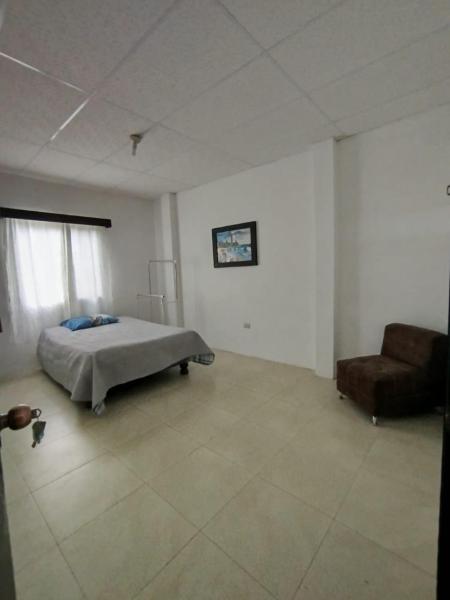 Auf dem Foto ist das Objekt Cozy room near UPSE in der Stadt Ancón zu sehen.