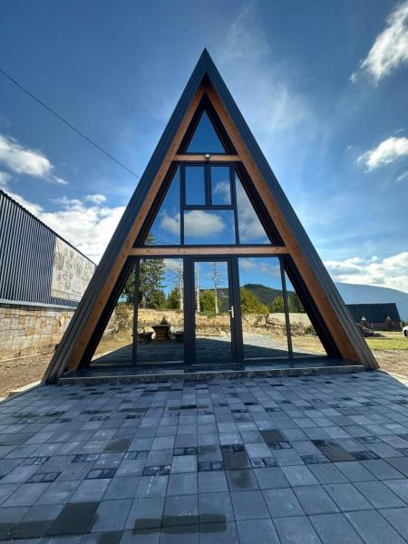 Na fotografii je vidět objekt A Frame house Slavuljica nacházející se ve městě Vlašić.