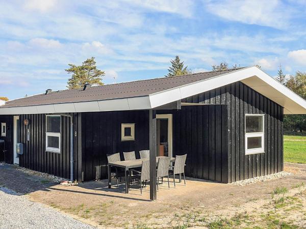 På billedet ses objektet 4 person holiday home in Hals beliggende i byen Hals.