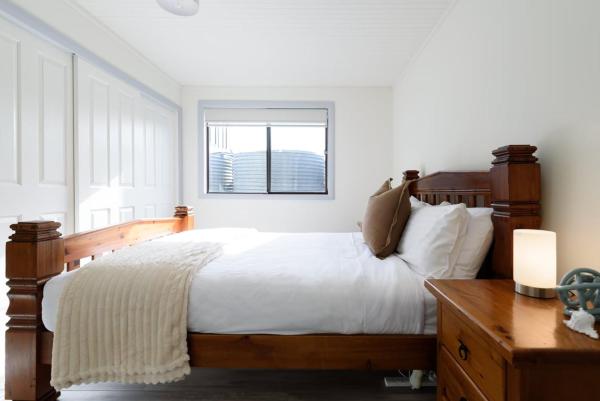 The photo shows the Lulworth Coastal Getaway - Close To The Beach located in the city of Lebrina.