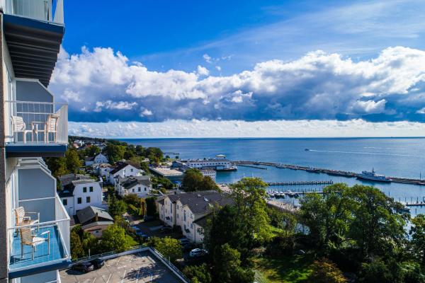 Na fotografii je vidět objekt Rügen-Hotel nacházející se ve městě Sassnitz.