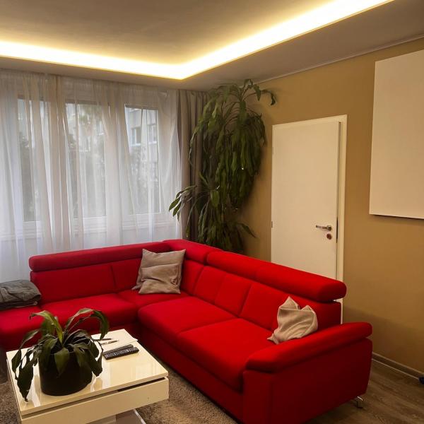 Big apartment in quiet location close to the center -ideal for families with kids, Prag