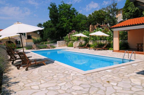 Villa Marina, Spacious 4 Bedroom Villa With Access To Two Shared Pools - Krnica