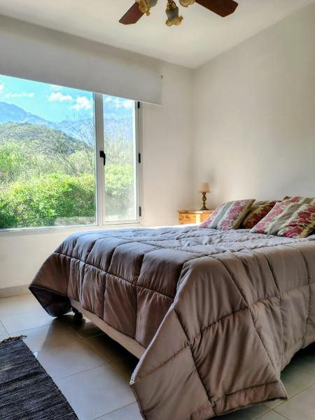 A la foto es mostra l'objecte Cabaña La Raquela situat a la ciutat de La Paz.