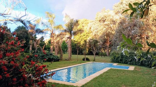 The photo shows the Spectacular country house with a pool! located in the city of Ángel Etcheverry.