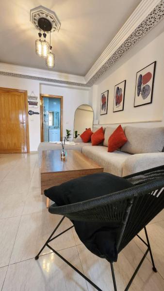På billedet ses objektet Cosy and central condo with terace steps to shore beliggende i byen Rabat.