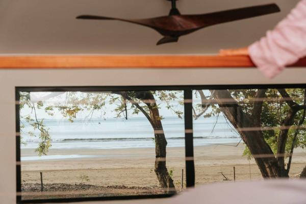 Foto 7: Mind - Oceanfront Jungle Loft
