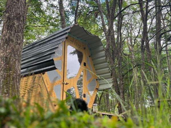Na zdjęciu widoczny jest obiekt Surí refugios Villa O'Higgins, Fin de la Carretera Austral położony w mieście Villa O'Higgins.
