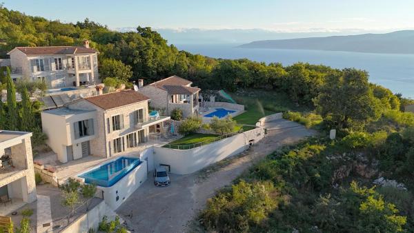 På billedet ses objektet Villa Soleil in peaceful location with a sea view beliggende i byen Vicani.