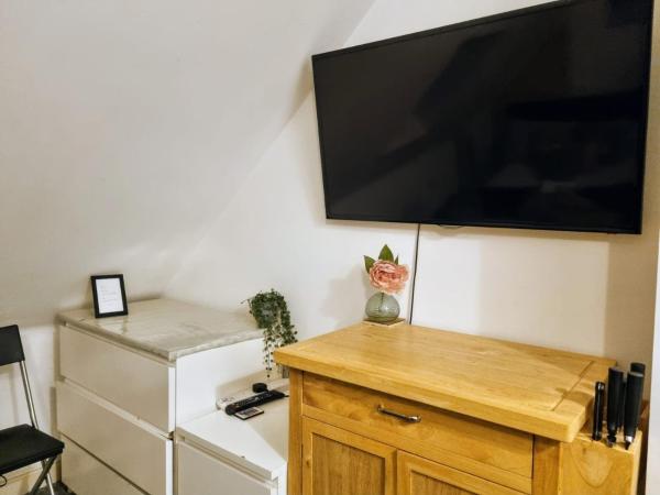 Zdjęcie 4: Loft Flat, near Hampton Court Palace, Free Parking