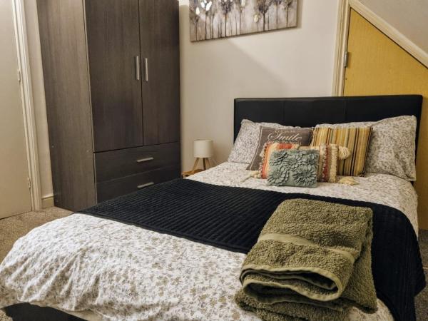 Zdjęcie 2: Loft Flat, near Hampton Court Palace, Free Parking