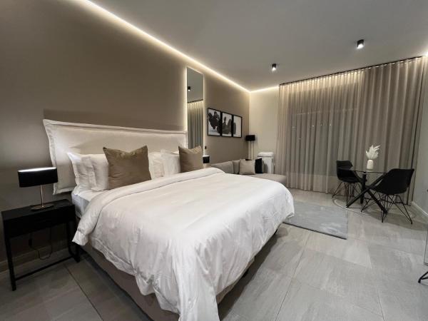 Luxury King Studio, Menlyn Maine, Time Square Views, Smart Access - Pretoria