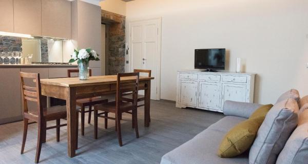 På bildet vises objektet JOIVY Elegant 1BR Flat Near City Centre som ligger i byen Como.