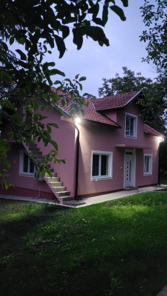 A la foto es mostra l'objecte Vila KEDAR sa klimom situat a la ciutat de Kragujevac.