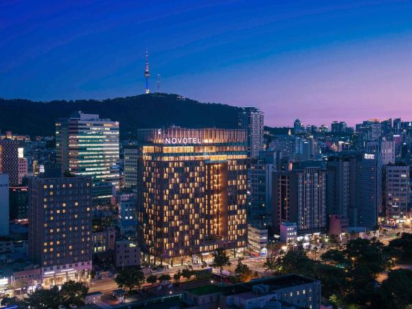 A la foto es mostra l'objecte Novotel Ambassador Seoul Dongdaemun Hotels & Residences situat a la ciutat de Seül.