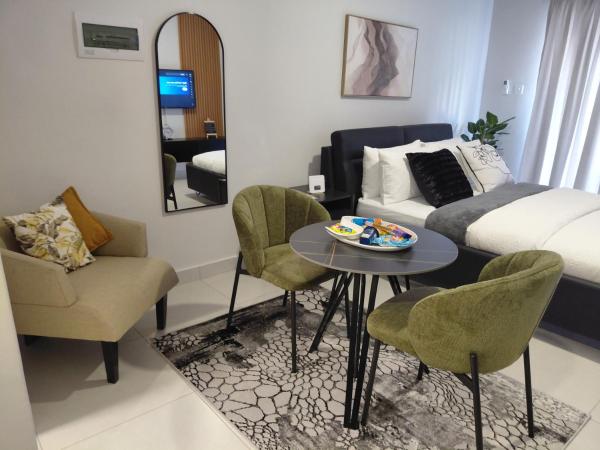 A la foto es mostra l'objecte Desmelima Premier Living situat a la ciutat de Gaborone.