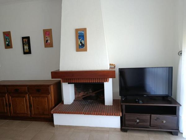 Na fotografii je vidět objekt Two-bedroom apartment on Azurara beach nacházející se ve městě Azurara.