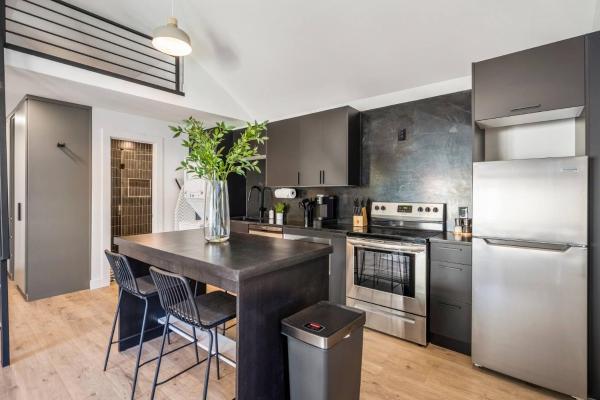 Tiny Home With A Cozy Loft For Quiet Moments - Houston, TX