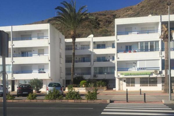 写真にはモハカル市にあるSeaview Balcony - 3 Bedroom Apartment Sleeps 6が写っています。