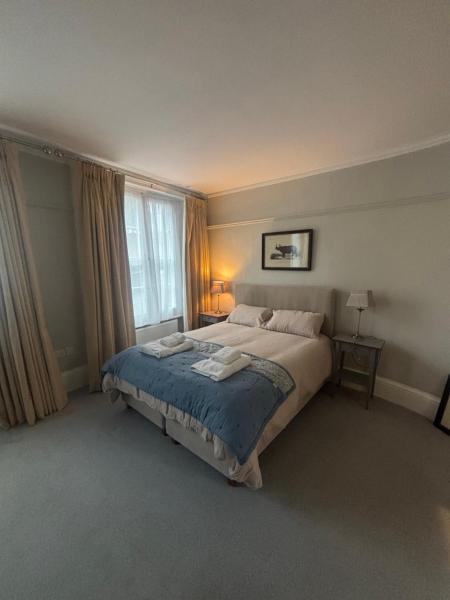 Φωτογραφία 3: Flat 1, 119 Northgate St - luxury 2 bedroom apartment apartment close to the town centre with paid parking close by