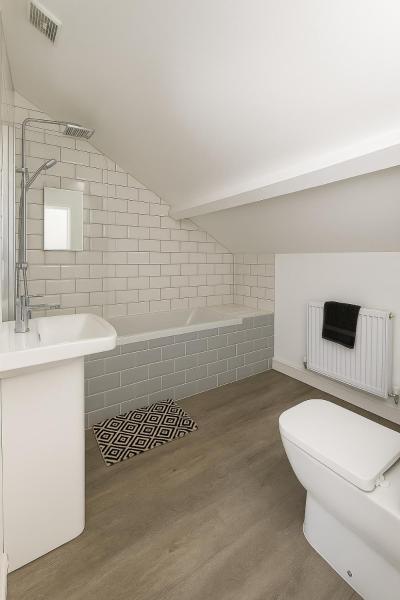 Fotografie 9: LT 2- 1 Bed Duplex Apartment - Free street parking