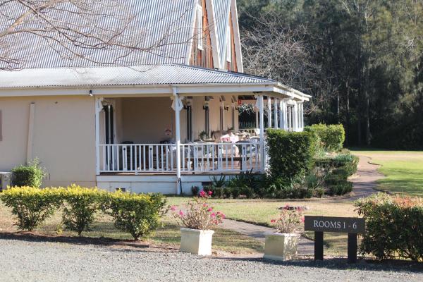 Na zdjęciu widoczny jest obiekt The Carriages Boutique Hotel and Vineyard położony w mieście Pokolbin.