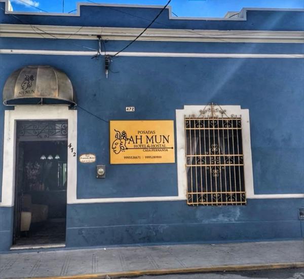 A la foto es mostra l'objecte posada ah mun centro situat a la ciutat de Mérida.