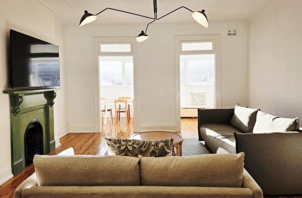 A la foto es mostra l'objecte Crown Hotel Surry Hills situat a la ciutat de Sydney.