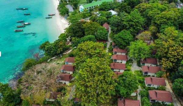 På billedet ses objektet Bayview Resort Phi Phi Island - Beach Front Resort beliggende i byen Phi Phi.