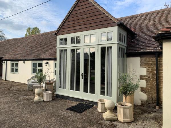 Auf dem Foto ist das Objekt The Byre, at Cradle Barn offering a king suite in der Stadt Abingdon zu sehen.