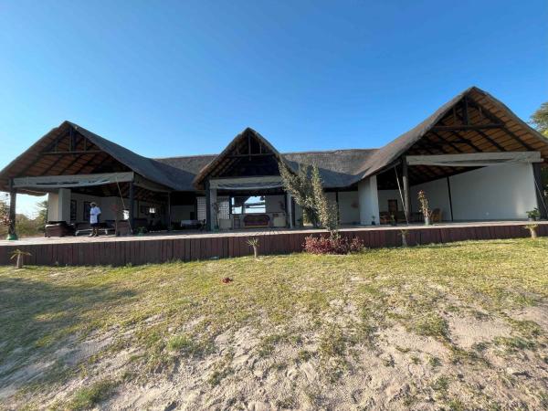 På bildet vises objektet Kwena Chobe Safari Lodge som ligger i byen Mbalastinte.
