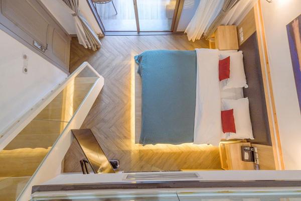Heinemann Hotel loft suite with two king beds A306 with a jacuzzi and a local