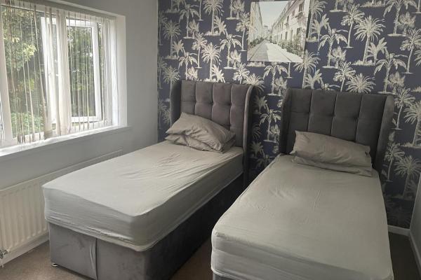 4 Bedroom House - Sleeps 6 - Garden Bbq Parking, Birmingham