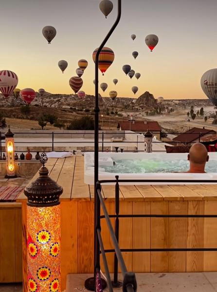 På billedet ses objektet Sara Cave Cappadocia beliggende i byen Çavuşin.