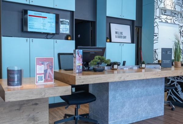 The photo shows the Ibis Agen Centre Gare located in the city of Agen.