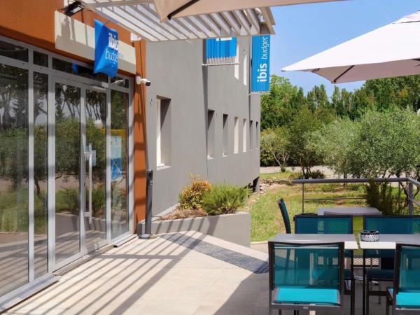 På billedet ses objektet ibis budget Pertuis Portes du Luberon beliggende i byen Pertuis.