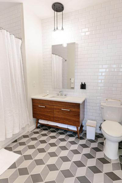 写真にはニューアーク市にあるKislak 404 Luxurious 1BR in Heart of Downtownが写っています。