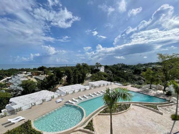 Na foto é possível ver o objeto apartamento exclusivo con jacuzzi, piscina y vista al lago localizado na cidade de Las Terrenas.