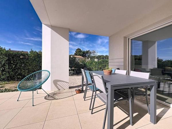 På billedet ses objektet Studio avec Jardin et Parking Privé à La Ciotat - FR-1-770-61 beliggende i byen Virebelle.
