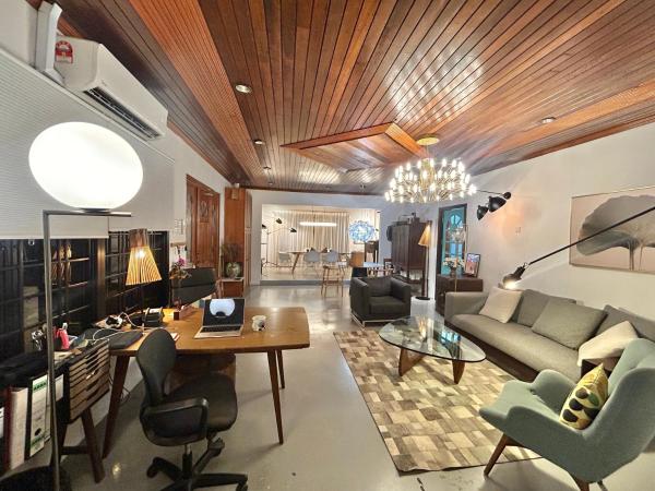 Chic Designer 3 Rooms Shared Bungalow Near Lrt Ss1 Pj - Kuala Lumpur